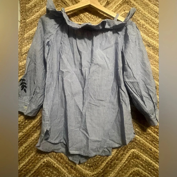 Loft Women's Cold Shoulder Blouse, Floral Embroidery on Sleeves, Size XS - Picture 5 of 10